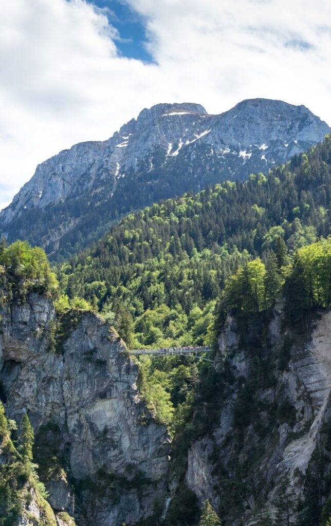 Die Marienbrücke Neuschwanstein überspannt die Pöllatschlucht