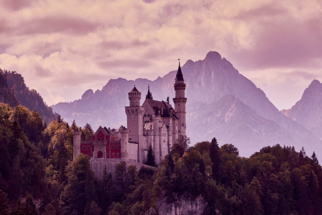 Schloss Neuschwanstein Aussichtspunkt Tegelberg - Foto: Andreas Weilguny, Unsplash