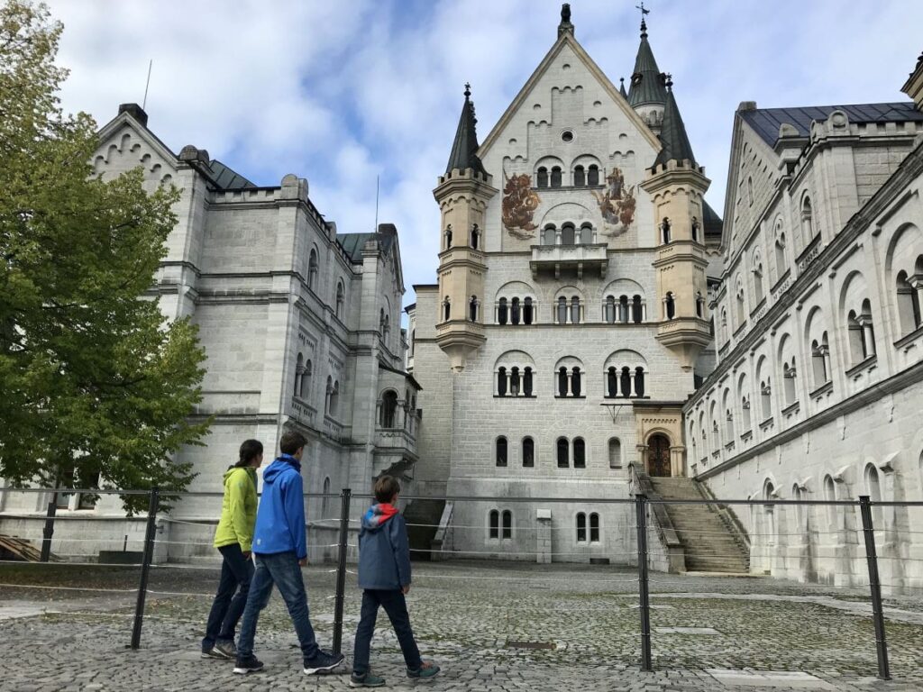 Zum Schloss Neuschwanstein wandern