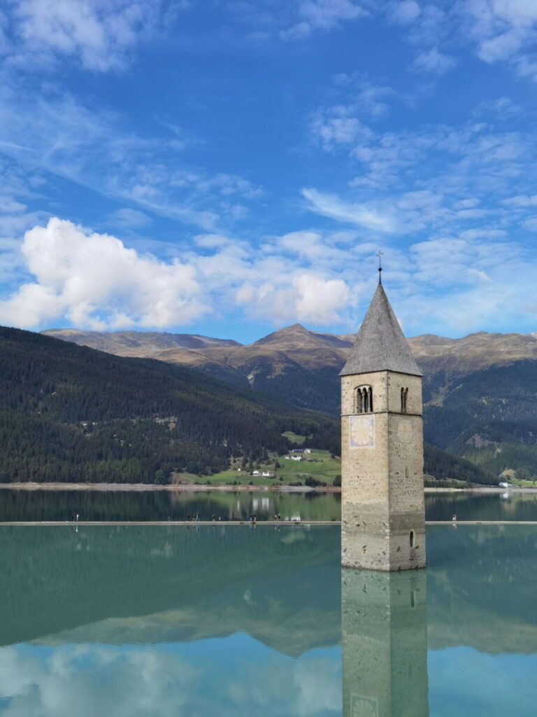 Reiseziele Europa, die du einmal gesehen haben solltest: Der Kirchturm im Reschensee